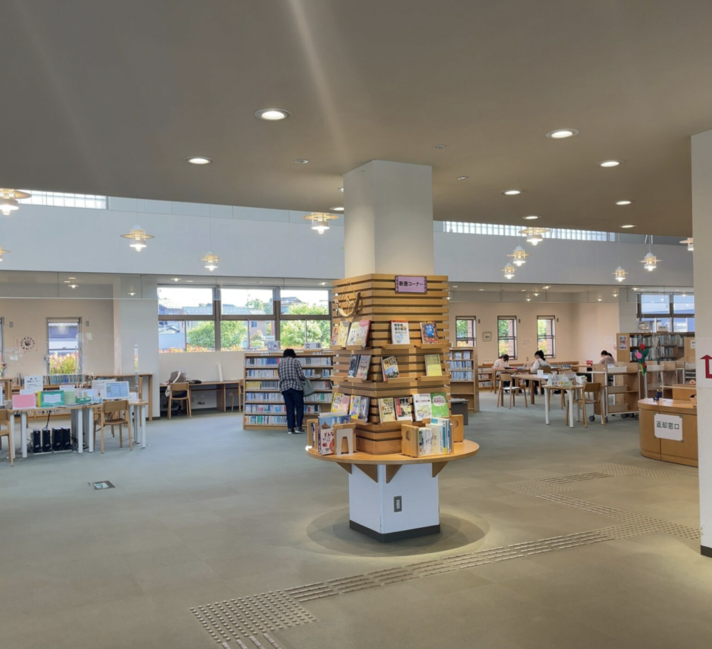 射水市中央図書館　雰囲気