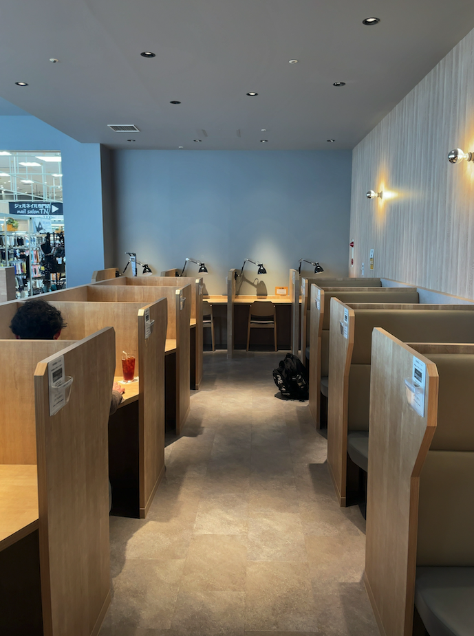 ドトールコーヒーショップ TSUTAYA BOOKSTORE小杉町店（富山県射水市）　パーソナルスペース全体